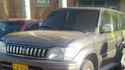 Toyota de placa CJE825,