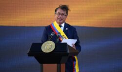 Gustavo Petro dejó con los crespos hechos, vestidos y alborotados a los militares